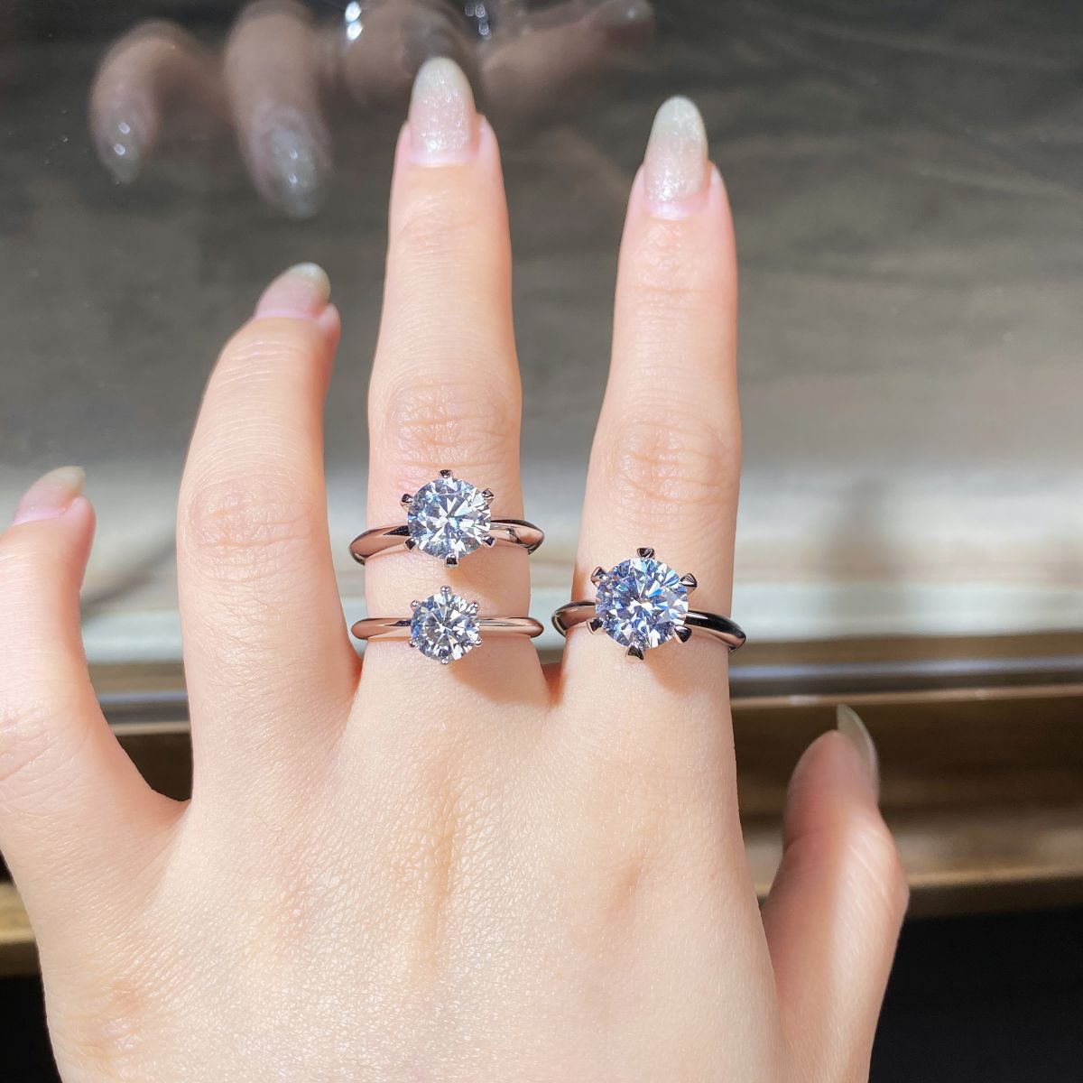 Six-claw Moissanite ring
