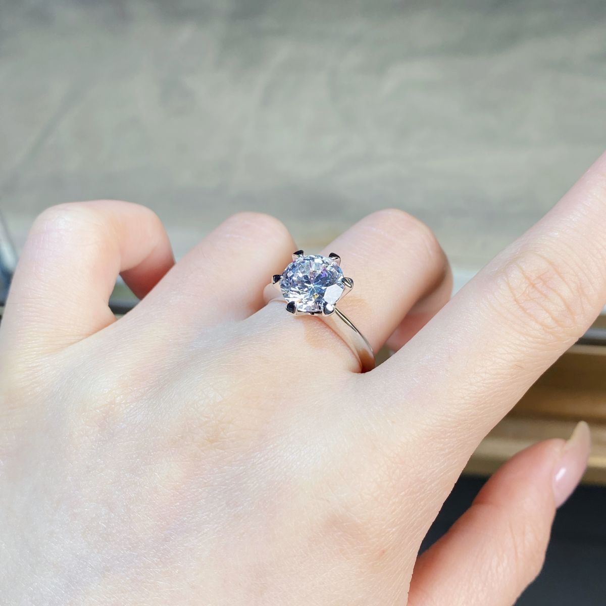 Six-claw Moissanite ring