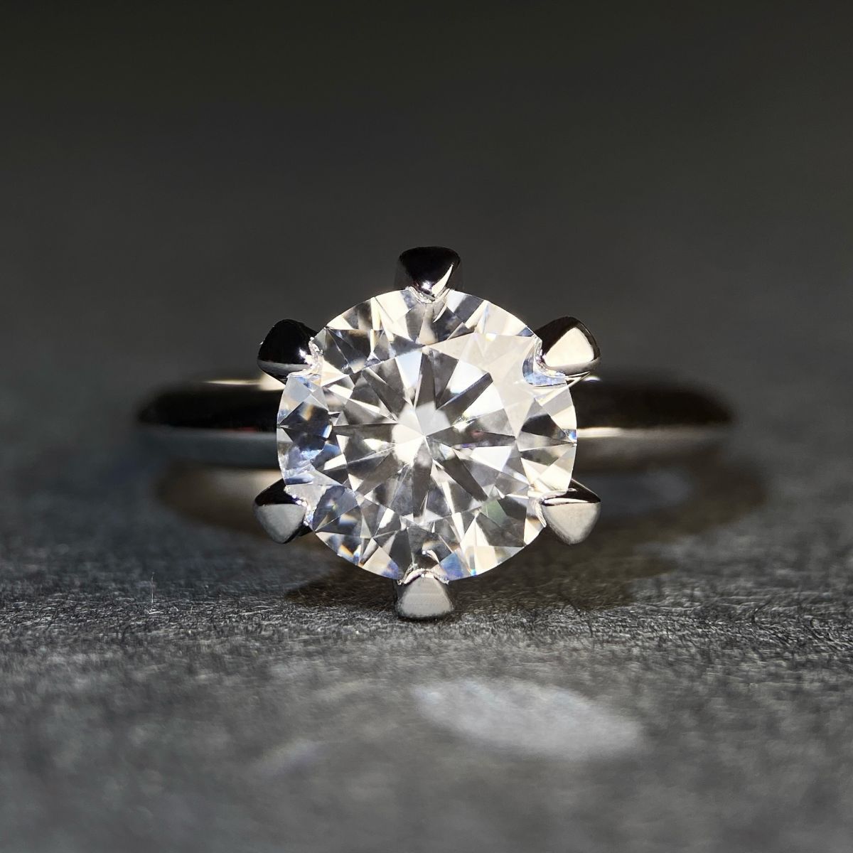 Six-claw Moissanite ring