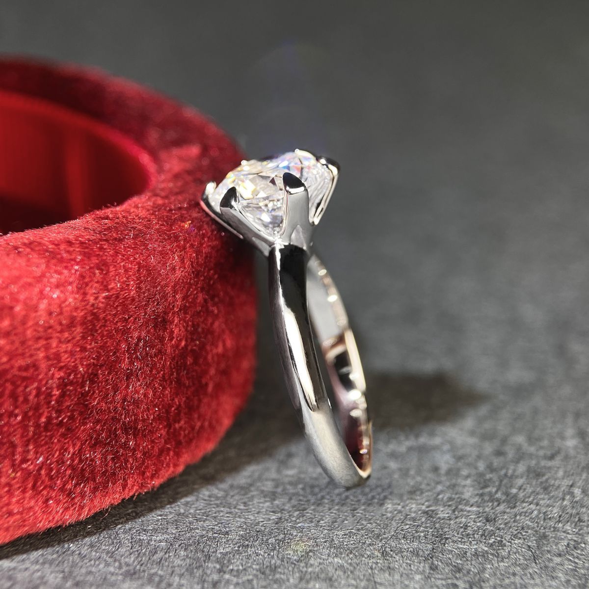 Six-claw Moissanite ring